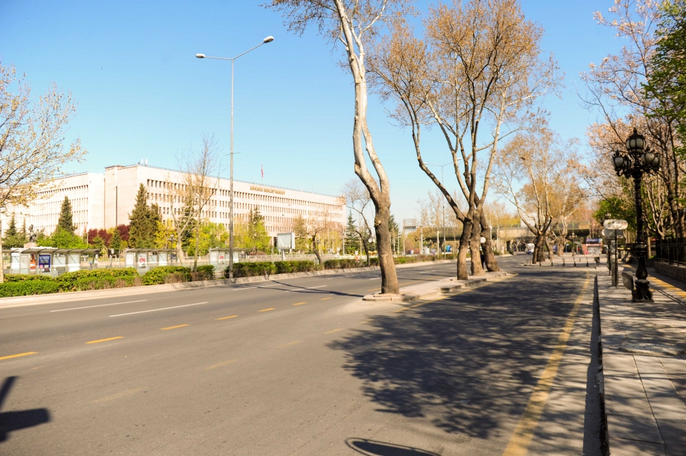 Boş kalan Ankara sokakları objektife böyle yansıdı 18