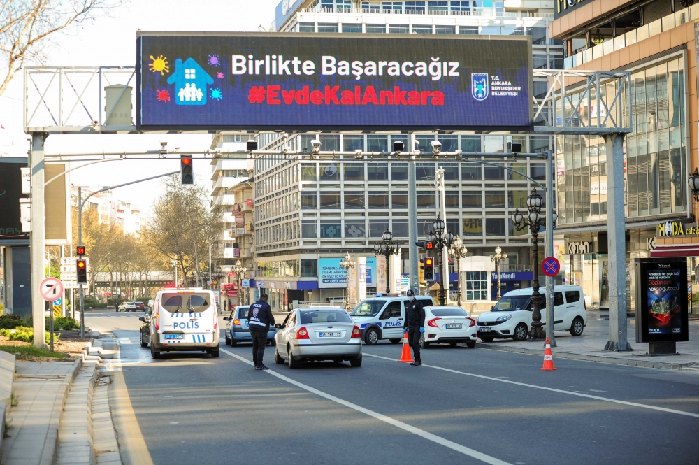 Boş kalan Ankara sokakları objektife böyle yansıdı 25