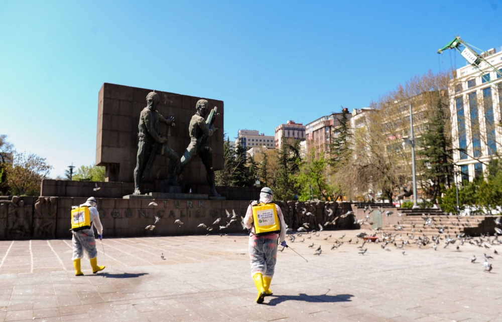 Boş kalan Ankara sokakları objektife böyle yansıdı 26