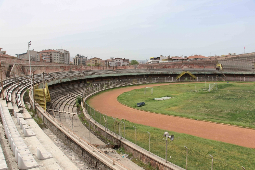 Harabeye dönen Cebeci İnönü Stadyumu, yıkılacağı günü bekliyor 10