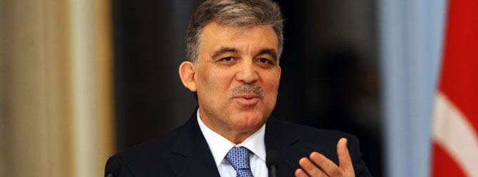 Abdullah Gül: Kantinde kıstırıp alnıma silah dayadılar