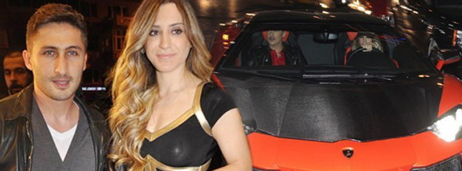 Sabri Sarıoğlu, eşine otomobil aldı