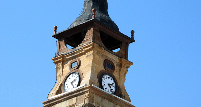 Tarihi Saat Kulesi artık zamanı göstermiyor