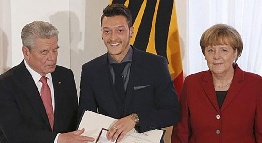 Merkel’den Mesut Özil açıklaması