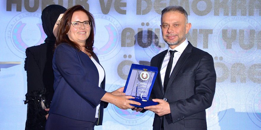 Başkan Lokman Ertürk’e anlamlı ödül