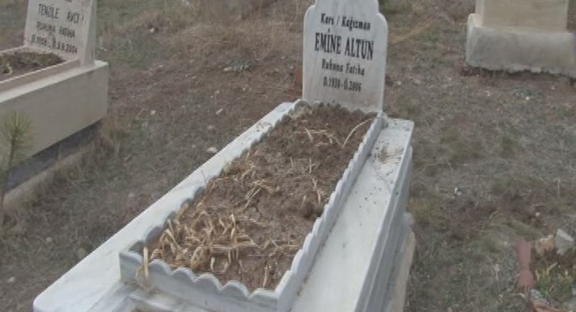 5 aylık bir bebek mezara gömülmüş şekilde bulundu 