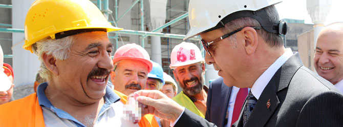Erdoğan işçinin cebinden paketi aldı, 'Sigarayı bırak' dedi