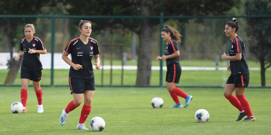 A Milli Kadın Futbol Takımında hazırlıklar sürüyor