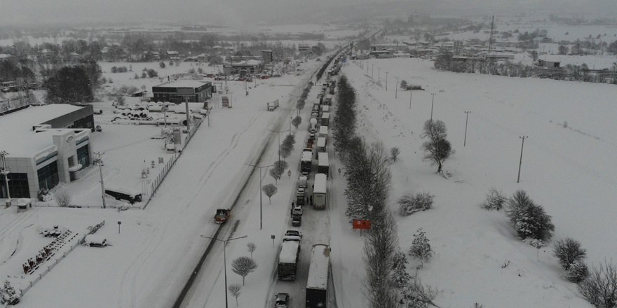 D100 Karayolu Ankara yönü ulaşıma kapandı