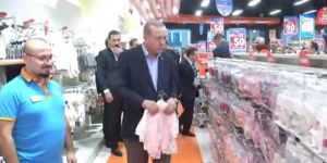Cumhurbaşkanı Erdoğan, AVM'de torunu için alışveriş yaptı