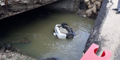 Bolu'da otomobil dereye düştü: 3 ölü