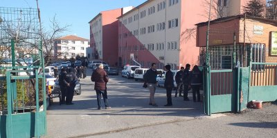 Etimesgut Şehit Velit Bektaş Anadolu Lisesinde okul müdürü vuruldu