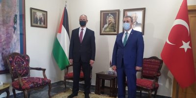 Destici, Filistin Büyükelçiliğini ziyaret etti